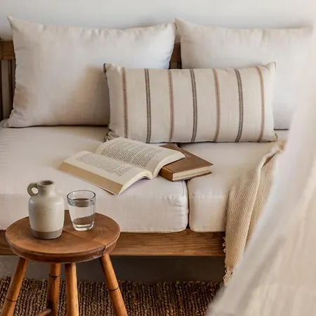 Bozonos - Beachfront Simplicity With Heated Pool * Amoudi