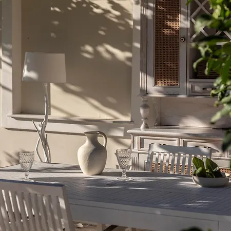 Villa Bozonos - Beachfront Simplicity With Heated Pool Amoudi