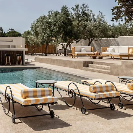 Villa Bozonos - Beachfront Simplicity With Heated Pool Amoudi