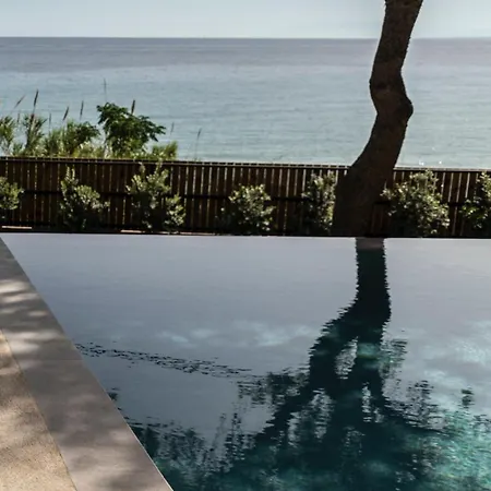 Bozonos - Beachfront Simplicity With Heated Pool Amoudi