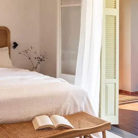 Villa Bozonos - Beachfront Simplicity With Heated Pool Amoudi