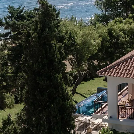 Villa Bozonos - Beachfront Simplicity With Heated Pool Amoudi