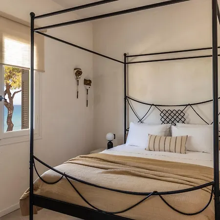 Bozonos - Beachfront Simplicity With Heated Pool Amoudi