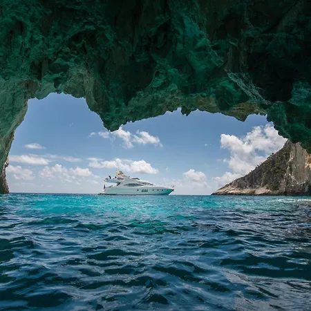 Villa Bozonos - Beachfront Simplicity With Heated Pool Amoudi