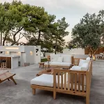 Bozonos - Beachfront Simplicity With Heated Pool * Ammoudi