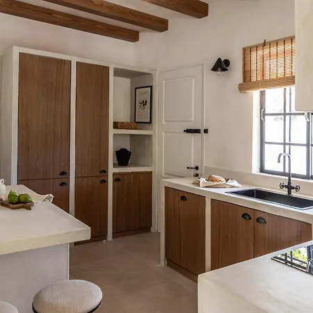 Вилла Bozonos - Beachfront Simplicity With Heated Pool *