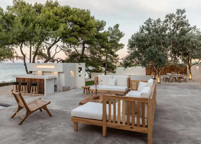 Bozonos - Beachfront Simplicity With Heated Pool * Ammoudi