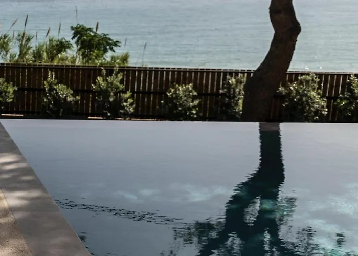 Bozonos - Beachfront Simplicity With Heated Pool Ammoudi