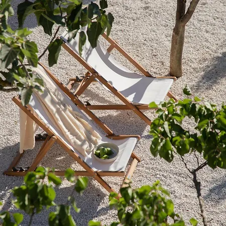 Vilă Bozonos - Beachfront Simplicity With Heated Pool Amoudi