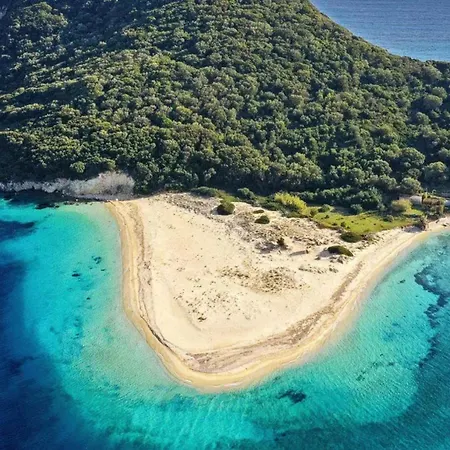 Bozonos - Beachfront Simplicity With Heated Pool * Amoudi